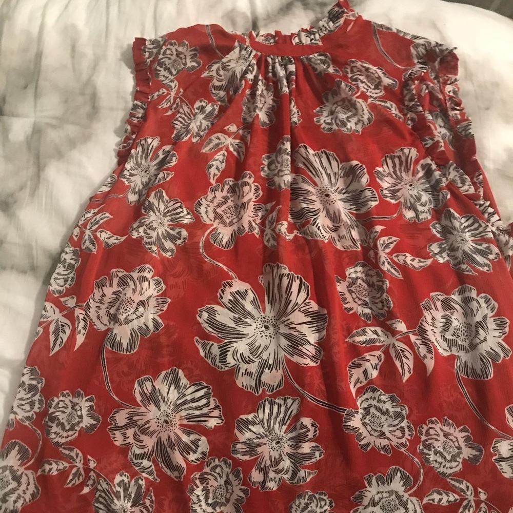 Sleeveless turtle neck blouse